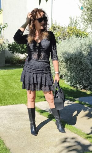 Falda corta negra de encaje