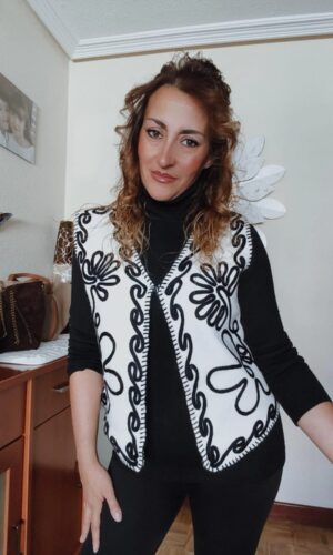 Chaleco de punto bordado blanco