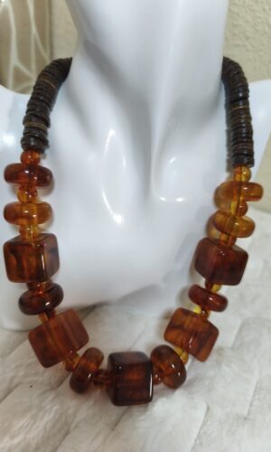 Colgante color caramelo