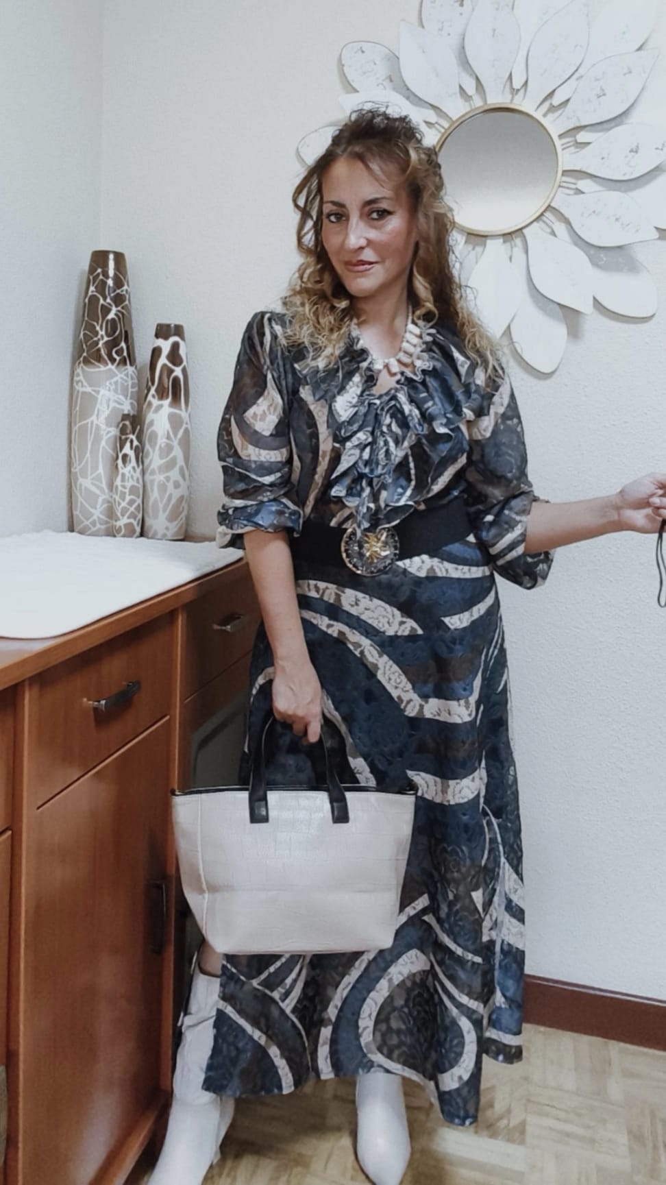 Bolso beige y asa negra - Imagen 2