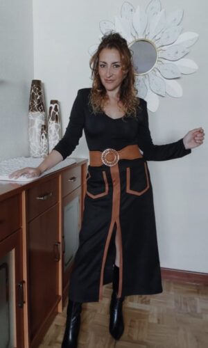 Falda antelina negra con ribetes camel