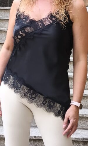 Lencera corta asimétrica