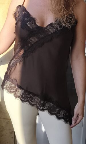 Lencera corta asimétrica