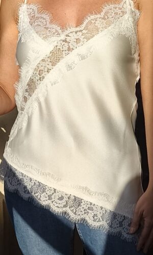 Lencera corta asimétrica