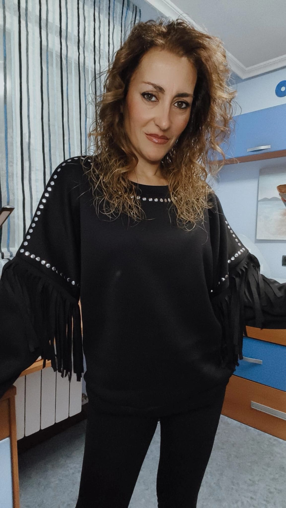 Sudadera flecos y tachas negra - Imagen 3