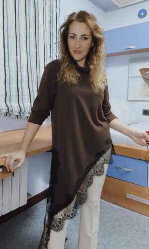 Camisa Asimétrica encaje chocolate