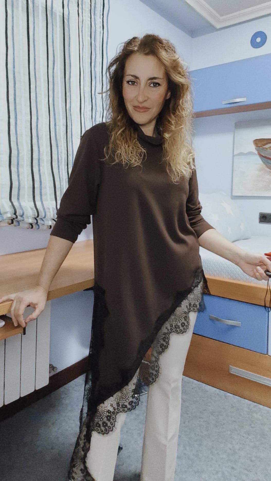 Camisa Asimétrica encaje chocolate