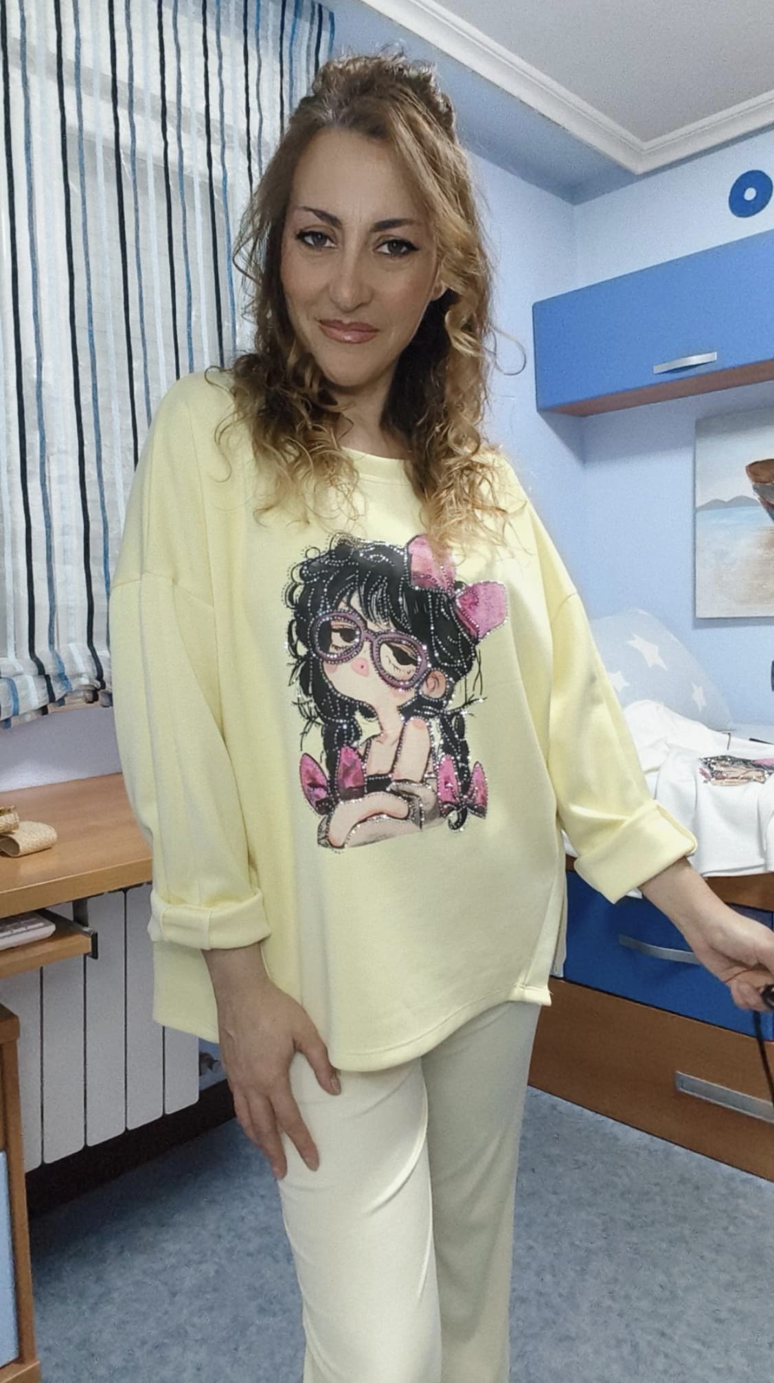 Sudadera muñeca amarilla - Imagen 2